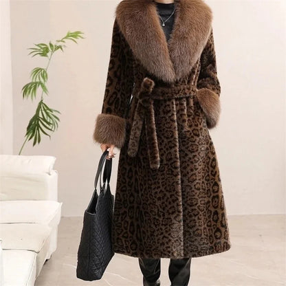 Casaco Bellarose™ com Estampa Animal Print e Gola Felpuda