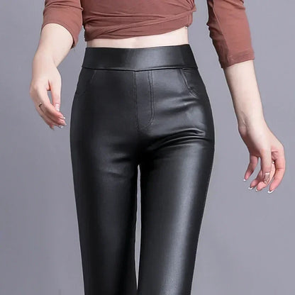 Calça Lunna™  Em Couro e Cintura Alta e Interior Térmico / Elegância e Conforto que se Moldam ao Seu Corpo!