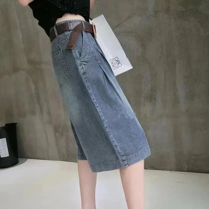 Shorts Jeans Charlotte™ com Cintura Alta + Cinto de Brinde /  Conforto Sob Medida e Estilo para Criar os Mais Lindos Looks!!