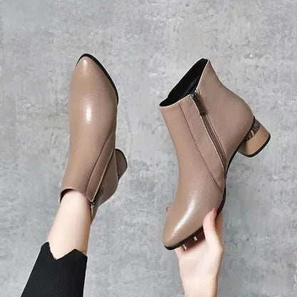 Botas Caroline™ em Couro Sustentável - A Mistura Perfeita Entre o Estilo Country e Urbano!