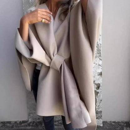Casaco Santiago™ em Lã Premium com Design Poncho Minimalista / Uma Peça de Presença, Sofisticação e Elegância Atemporal!