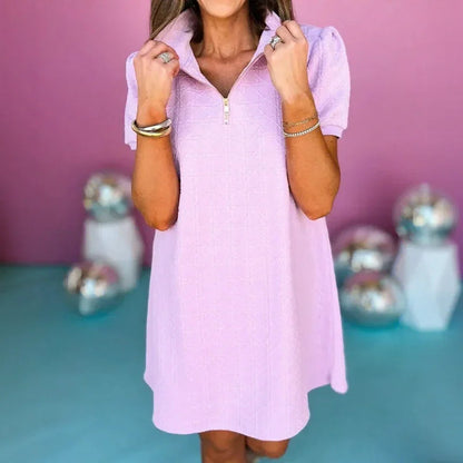 Vestido Lisiane™ com Textura em Relevo e Gola Polo Sofisticada / Estilo Moderno com Feminilidade Brasileira!