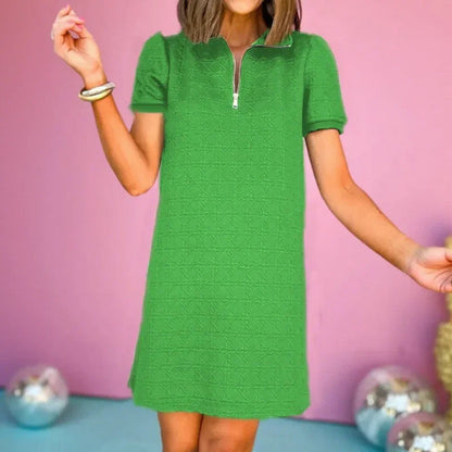 Vestido Lisiane™ com Textura em Relevo e Gola Polo Sofisticada / Estilo Moderno com Feminilidade Brasileira!