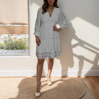 Vestido Elina™ com Recortes em Renda e Cintura Marcada / Delicadeza que Floresce com Estilo!