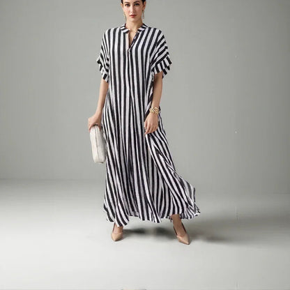Vestido Olívia Moderna™ com Gola Camisa e Estampa Vertical / Charme Urbano com Leveza e Sofisticação!