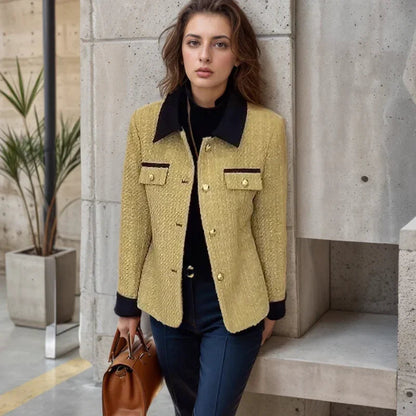 Casaco Dama Royale™ em Bouclé Texturizado com Botões Dourados / Um Ícone Atemporal da Moda Refinada!