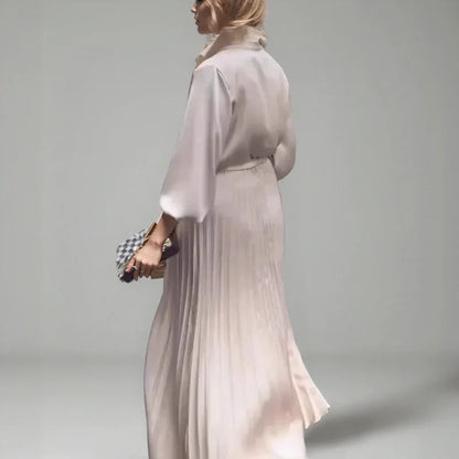 Vestido Lorayne™ em Cetim Plissado  e Gola Chemise / Para Mulheres que Encantam com Sofisticação!