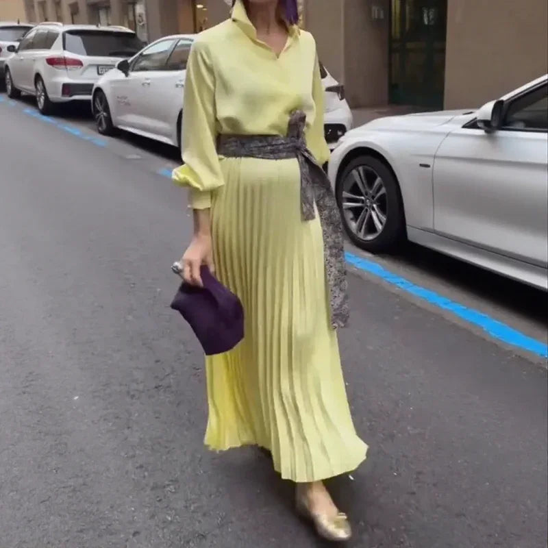 Vestido Lorayne™ em Cetim Plissado  e Gola Chemise / Para Mulheres que Encantam com Sofisticação!