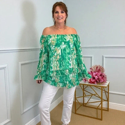 Blusa Athena™ Ombro a Ombro com Babados em Camadas e Estampa Artística / Sofisticação e Leveza em Harmonia Perfeita!