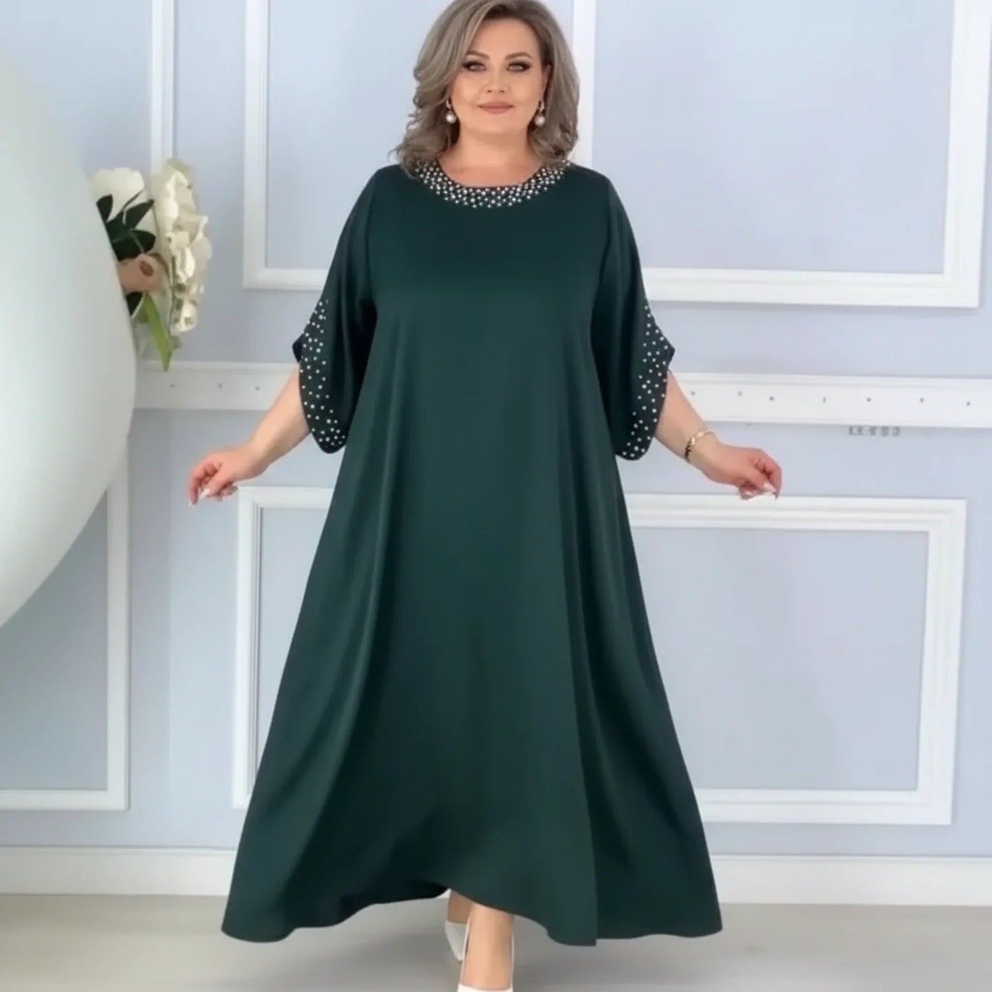 Vestido Helenna™ em Viscose com Pedrarias na Gola e Mangas / Elegância Clássica com Toque de Glamour para Todas as Ocasiões!