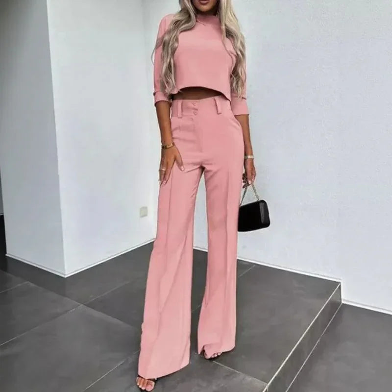 Conjunto Nina™ em Viscose Leve com Cropped Gola Alta e Calça