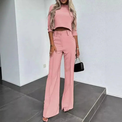 Conjunto Nina™ em Viscose Leve com Cropped Gola Alta e Calça