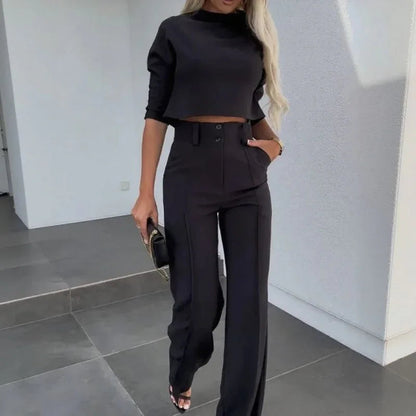 Conjunto Nina™ em Viscose Leve com Cropped Gola Alta e Calça