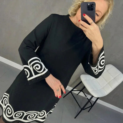 Vestido Midi Íris™ com Barra em Padrão Grego e Punhos Ornamentados