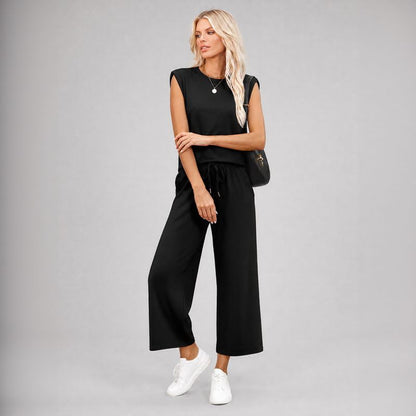 Conjunto Aya™ Regata de Ombro Marcado e Calça Cropped com Cordão