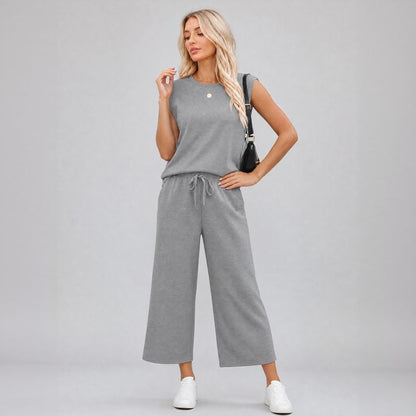 Conjunto Aya™ Regata de Ombro Marcado e Calça Cropped com Cordão