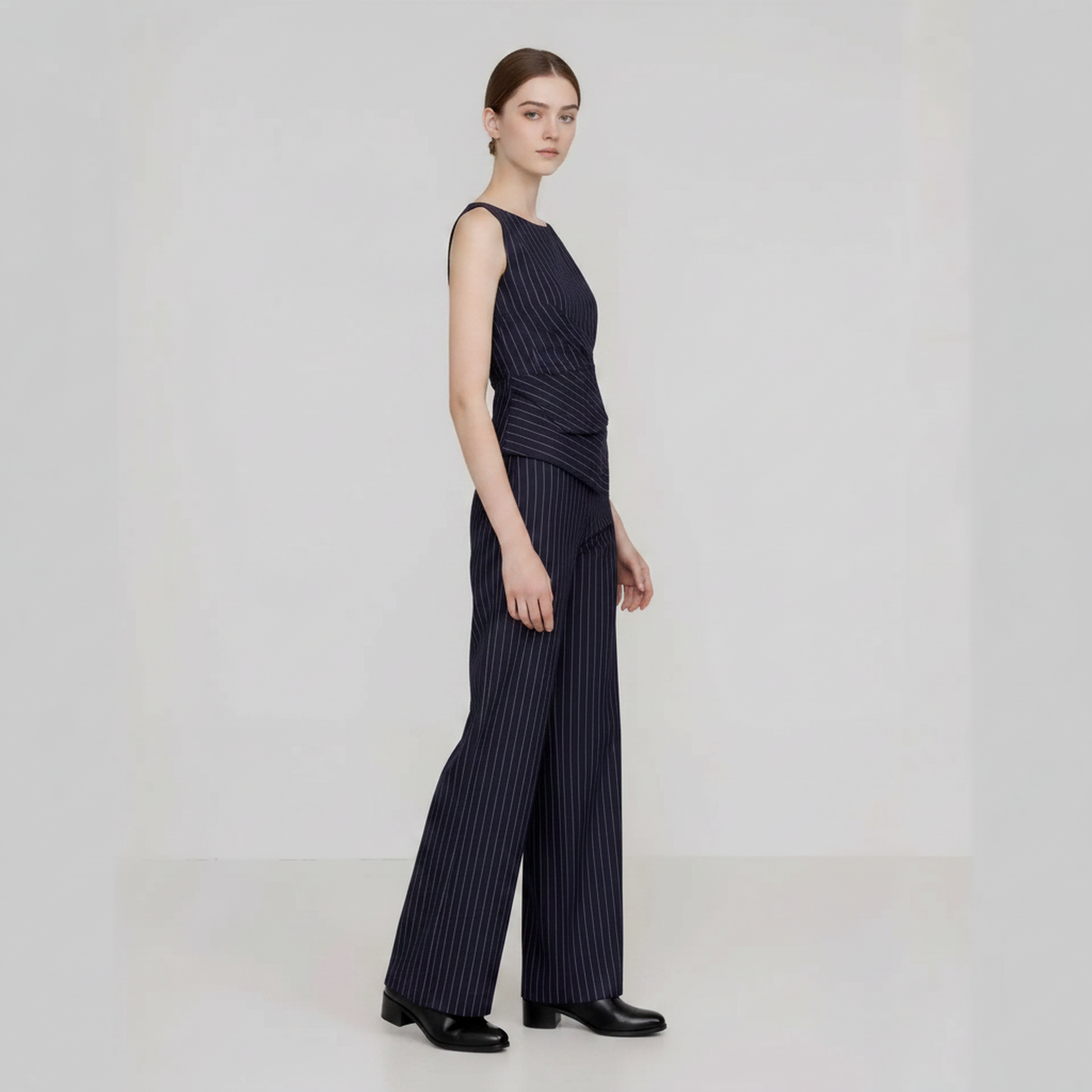 Conjunto em Alfaiataria Bellamour™ Com Blusa Assimétrica e Calça Pantalona