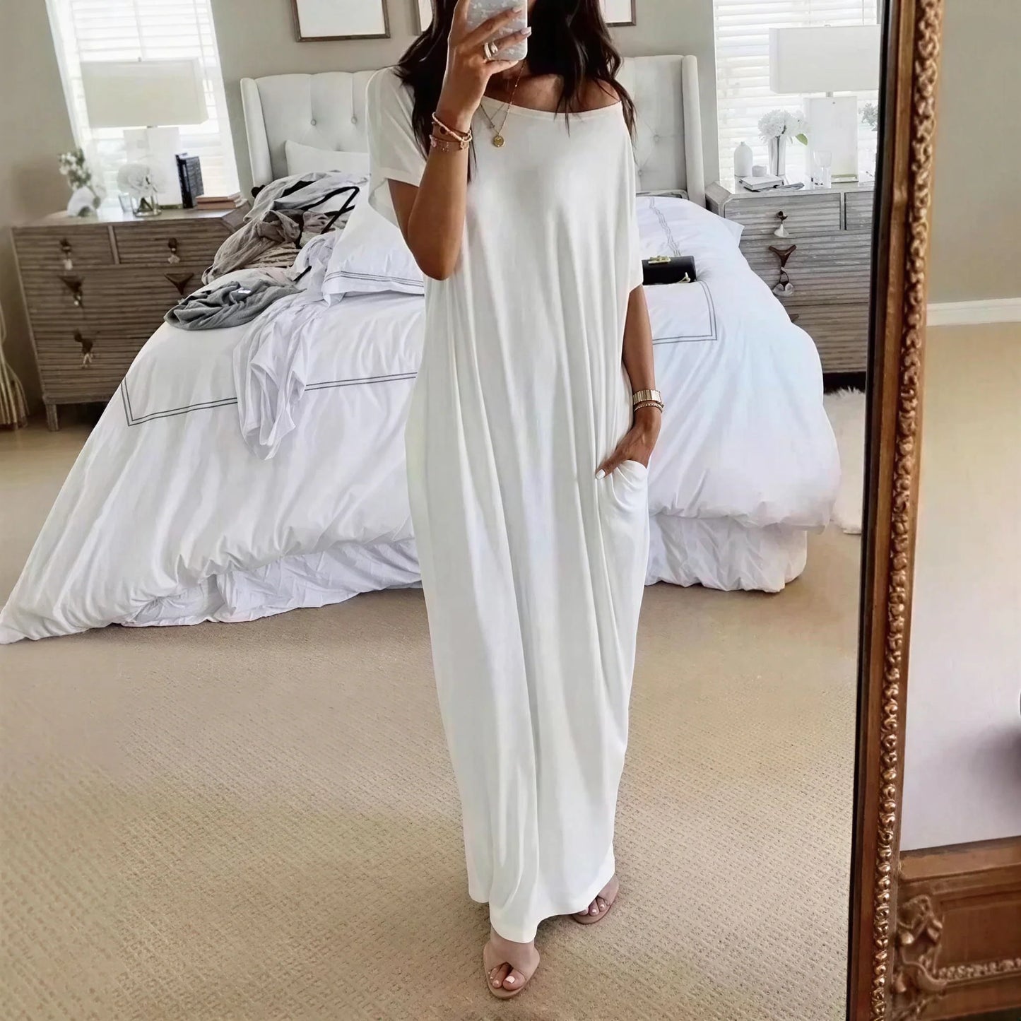 Vestido Longo Daphne™ com Decote Amplo e Bolsos Laterais
