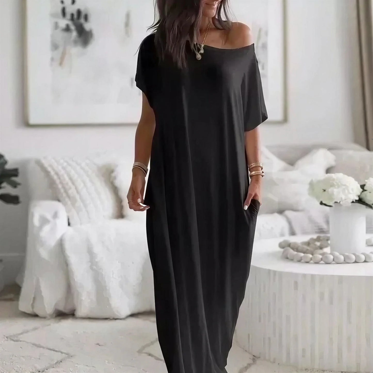 Vestido Longo Daphne™ com Decote Amplo e Bolsos Laterais
