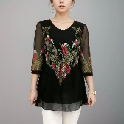 Blusa Giardino Dupla Camada em Chiffon Premium™ / Delicadeza das Mangas Translúcidas e Bordado Sofisticado!