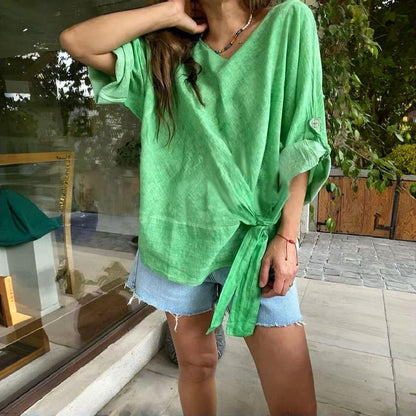 [COMPRE 1 E LEVE 2] Blusinha Tarde Serena™ em Linho de Algodão com Amarração Lateral / Um Toque de Leveza que Abraça Seu Estilo e Conforto!