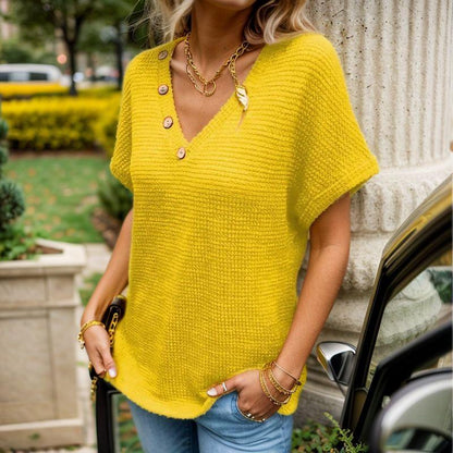 [Compre 1 e Leve 2] Blusinha Artesanal Marcelline™ em Malha Texturizada com Botões Decorativos / Conforto e Elegância para Todos os Momentos!