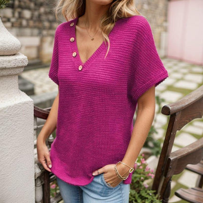 [Compre 1 e Leve 2] Blusinha Artesanal Marcelline™ em Malha Texturizada com Botões Decorativos / Conforto e Elegância para Todos os Momentos!