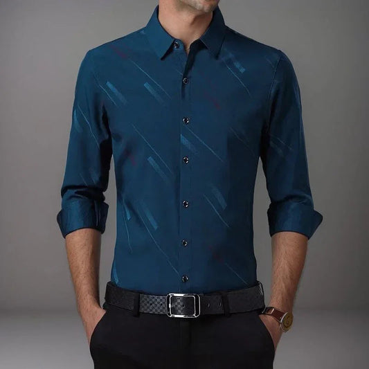 [QUEIMA DE ESTOQUE COMPRE 1 E LEVE 2] Camisa Masculina Vector™ com Padrão Listrado Elegante e Caimento Impecável / Estilo e Confiança para Homens de Atitude!