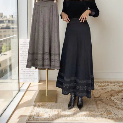 Saia Gutierez™ com Corte Plissado / Elegância Clássica para Momentos de Estilo e Conforto!