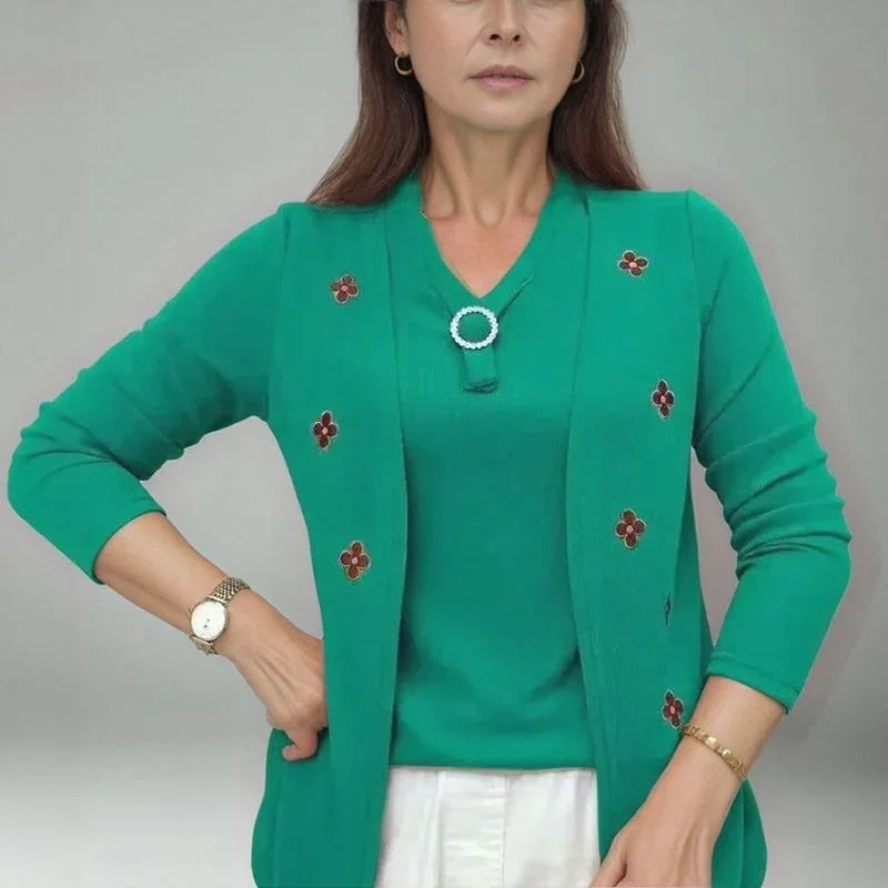 [COMPRE 1 E LEVE 2] Blusinha Cardigan Cécile™ com Efeito Sobreposto e Aplique Floral / Elegância Francesa para Mulheres de Bom Gosto!