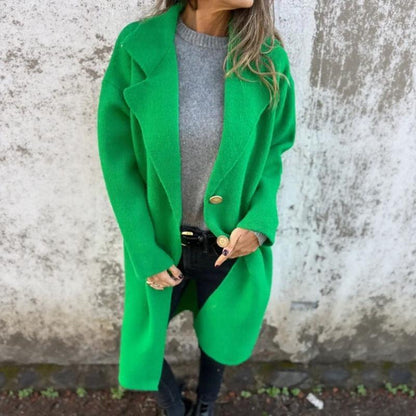 Casaco Dominique™ em Lã Batida com Lapela Estruturada e Botões Clássicos / Elegância Atemporal que Aquece com Estilo e Personalidade!