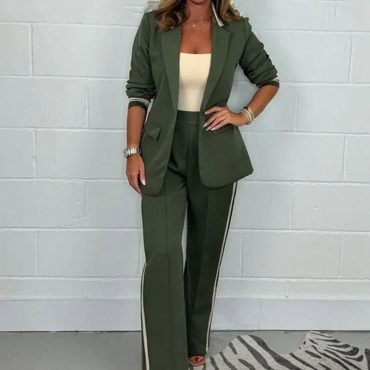 Conjunto Saint Claire™ com Listras Laterais e Blazer Alongado / A Alfaiataria que Une Elegância Estruturada e Conforto Urbano