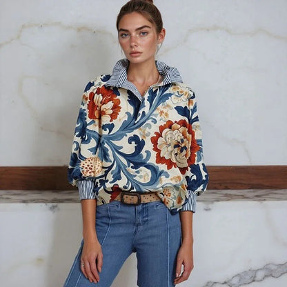 Blusa Toscana™ com Gola Camisaria Listrada e Estampa Barroca Floral / O Encontro do Estilo Casual com o Requinte Artesanal!
