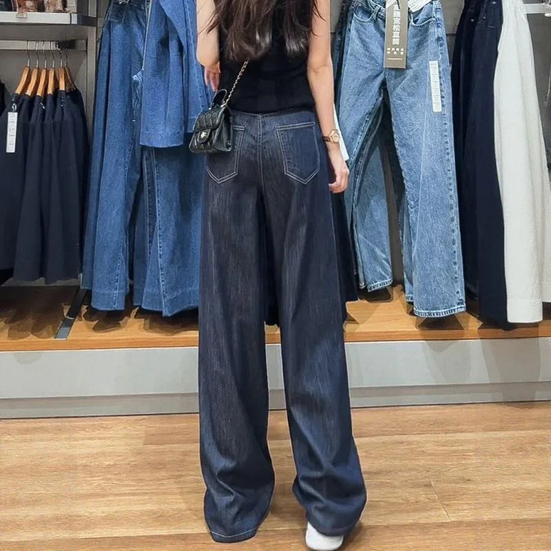 Calça Jeans Feminina Lovely™ com Corações Bordados e Recortes em Pérolas / O Jeans Mais Desejado da Temporada!