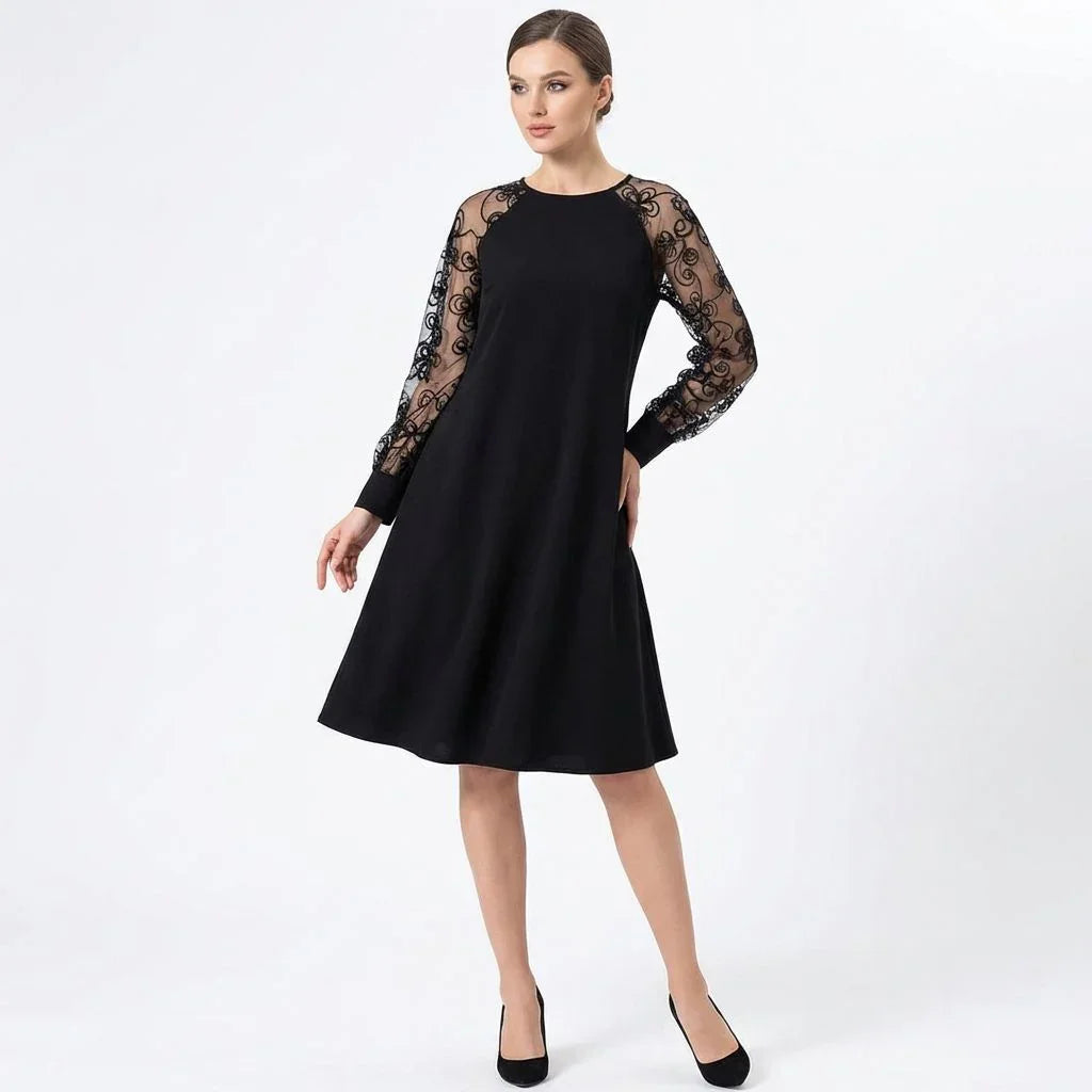 Vestido Madeline™ em Crepe Italiano com Mangas Translucidas