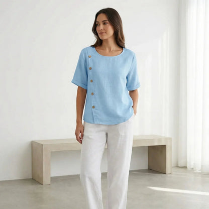 (Liquidação: Compre 1, Leve 2) Blusinhas Liora™ em Viscose Soft / Elegância Minimalista com Detalhes em Botões Chiques!