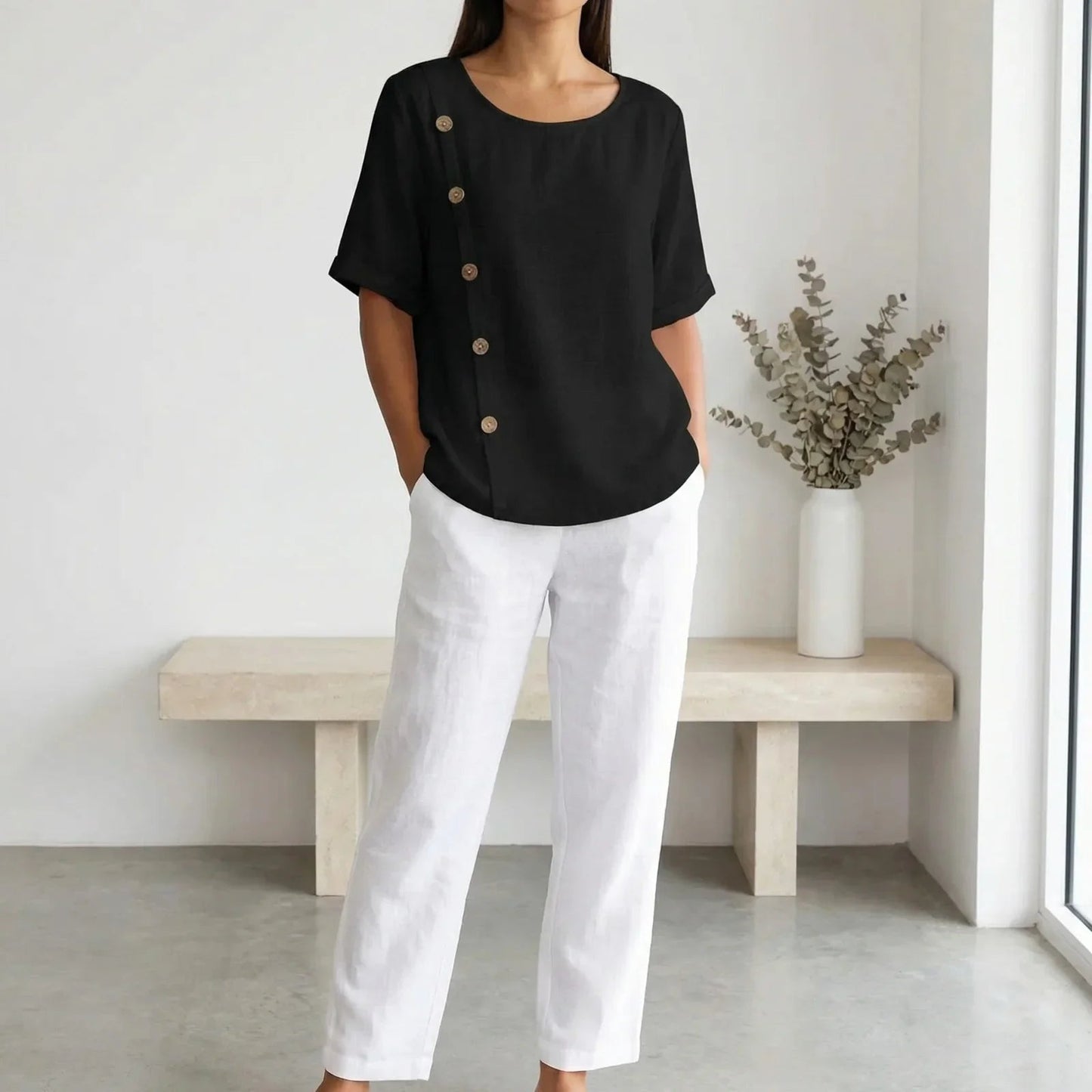 (Liquidação: Compre 1, Leve 2) Blusinhas Liora™ em Viscose Soft / Elegância Minimalista com Detalhes em Botões Chiques!
