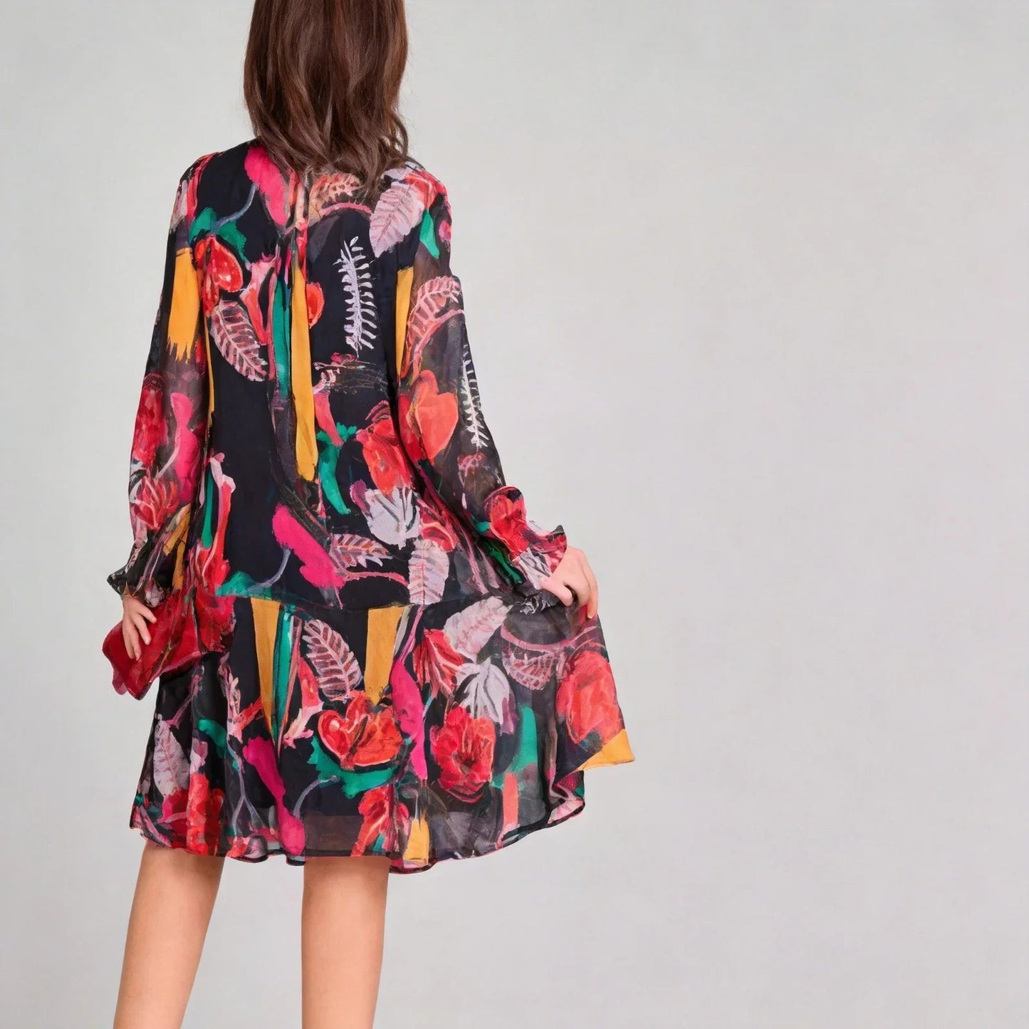 Vestido Gardênia™ com Mangas Fluidas e Estampa Vibrante