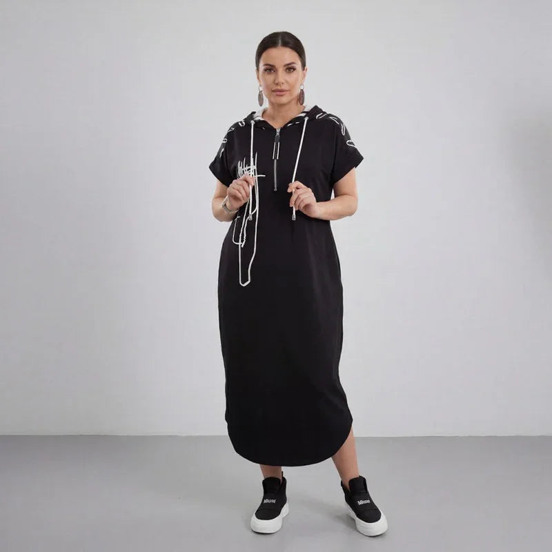 Vestido Lígia™ com Capuz e Estampa Autoral Contemporânea