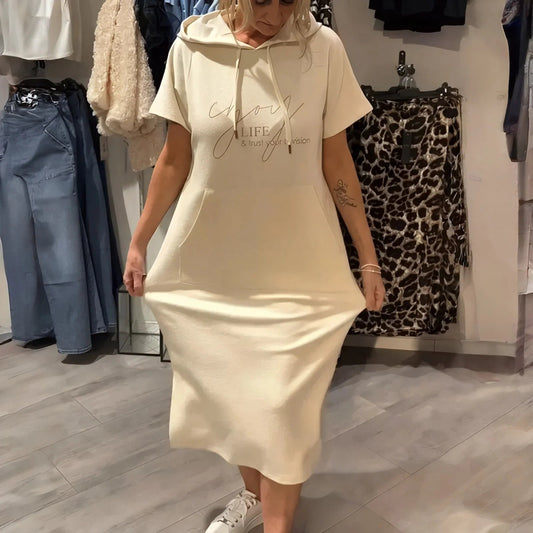 Vestido Nara™ com Capuz e Bolso Frontal Funcional