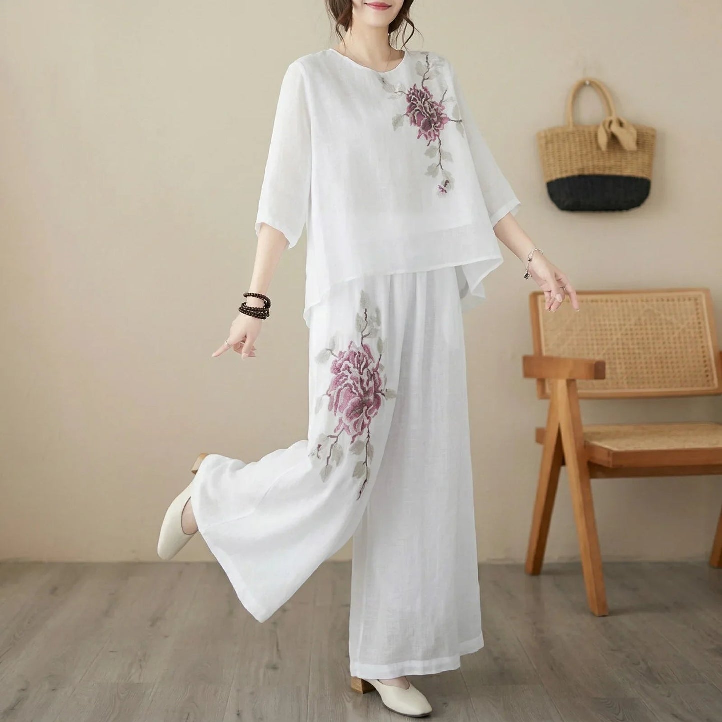 Conjunto Nicole™ em Linho de Algodão com Bordado Floral Delicado e Calça Pantalona