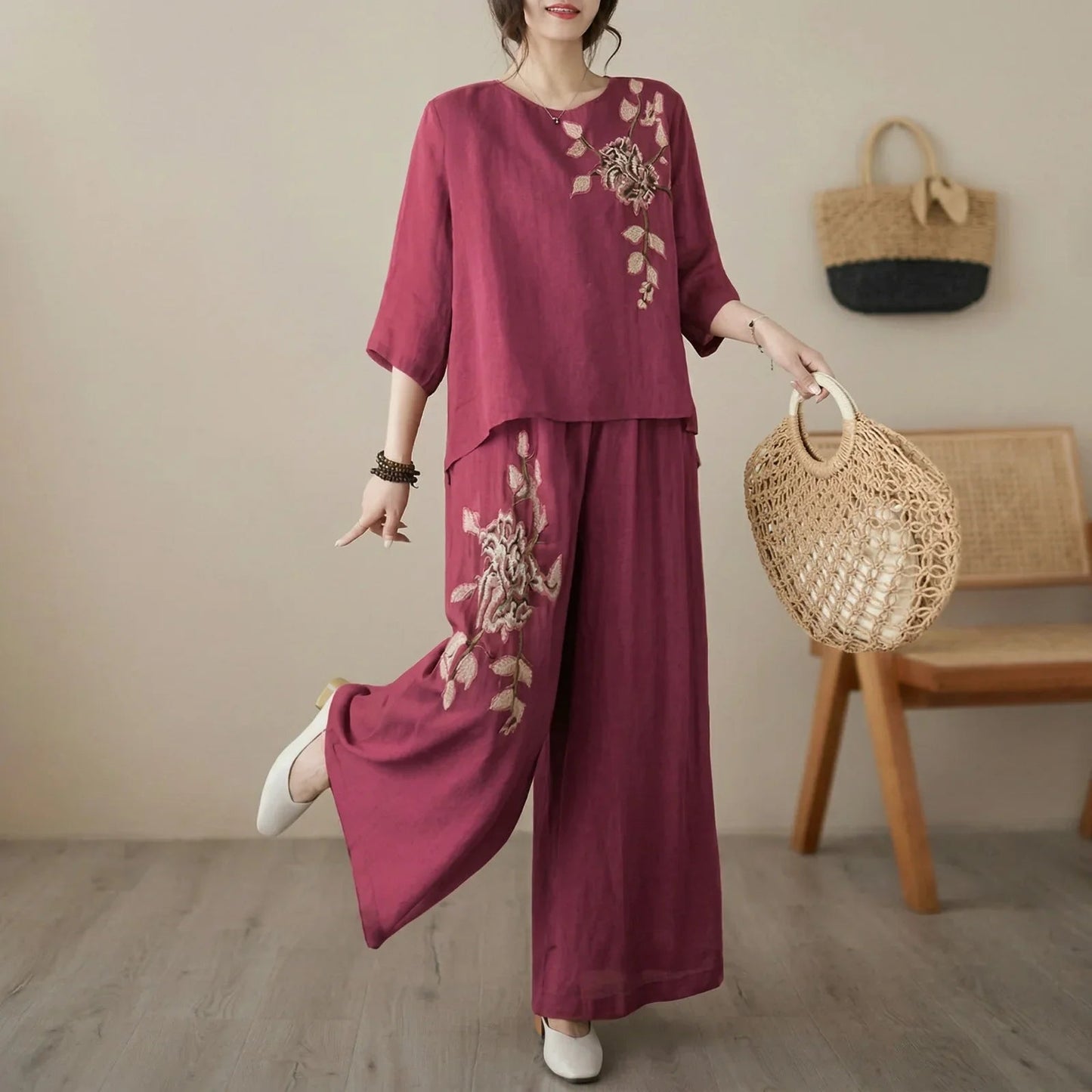 Conjunto Nicole™ em Linho de Algodão com Bordado Floral Delicado e Calça Pantalona