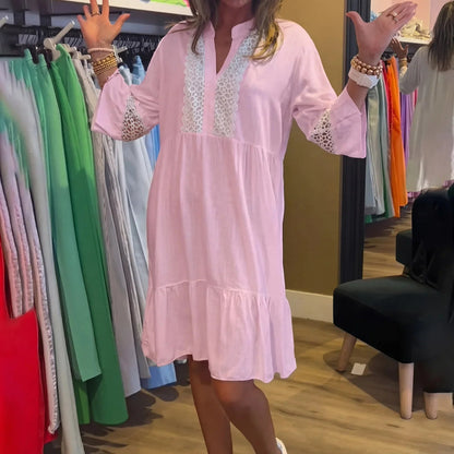 Vestido Renata™ com Detalhes Rendados Vazados e Barra de Babados