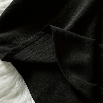 Blusinha Maya™ com Barra Curva Delicada e Decote em V com Abertura