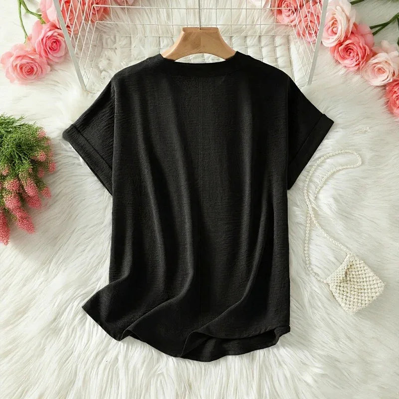 Blusinha Maya™ com Barra Curva Delicada e Decote em V com Abertura