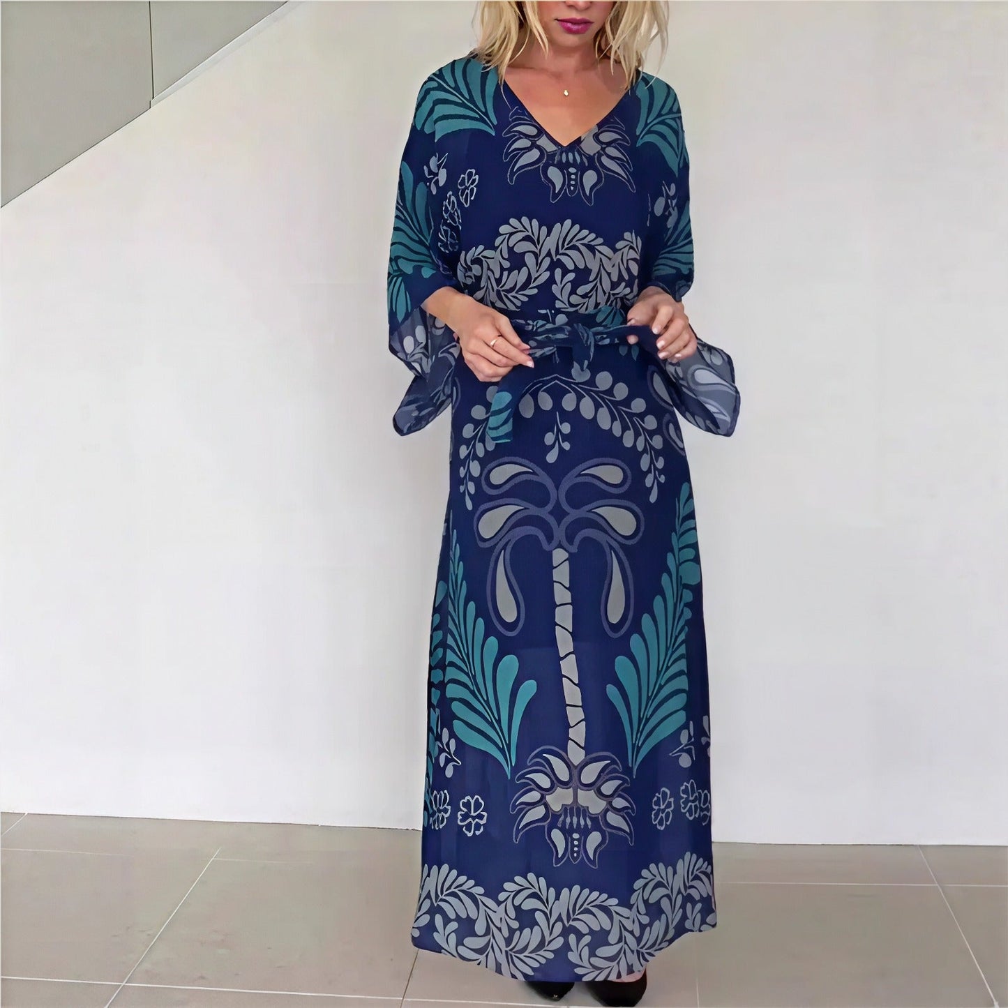 Vestido Kaftan Orlena™ com Estampa Artística e Cintura com Faixa Ajustável