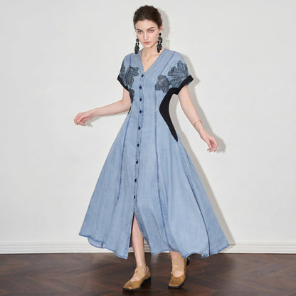 Vestido Alvorada™ Jeans com Bordado e Fechamento em Botões