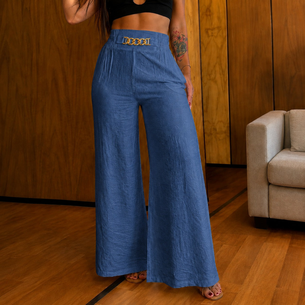 Calça Valence™ com Cintura Alta e Acabamento Dourado Exclusivo