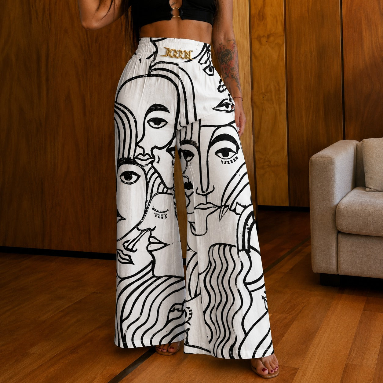Calça Valence™ com Cintura Alta e Acabamento Dourado Exclusivo