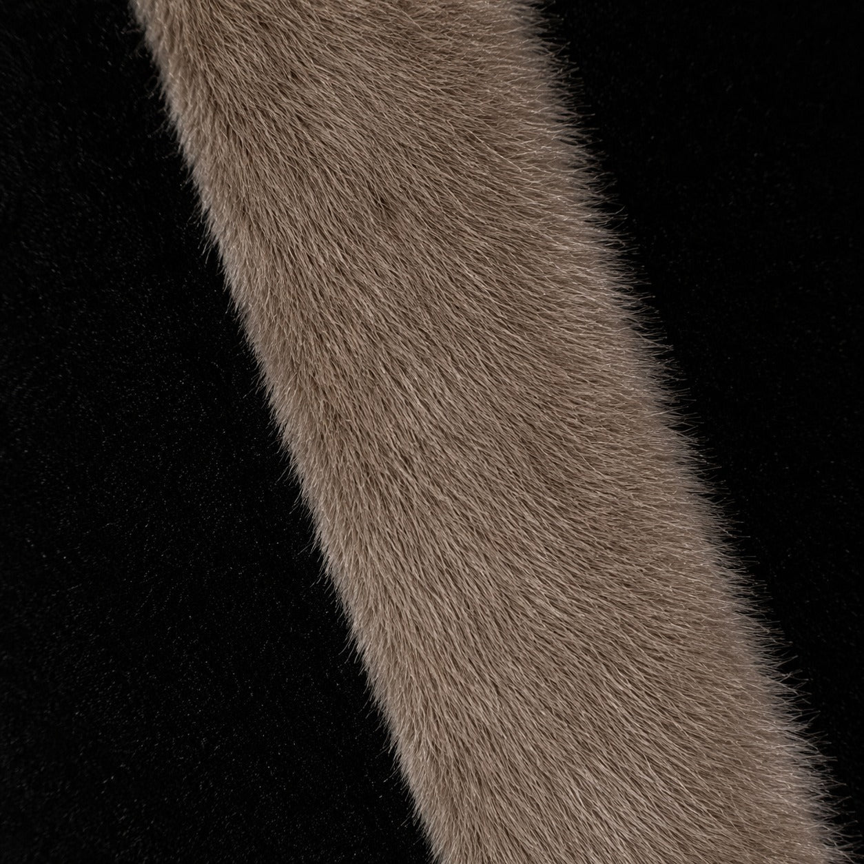 Casaco Saint Moritz™ em Veludo Artificial de Luxo / Conforto e Requinte para os Dias Mais Frios do Ano!